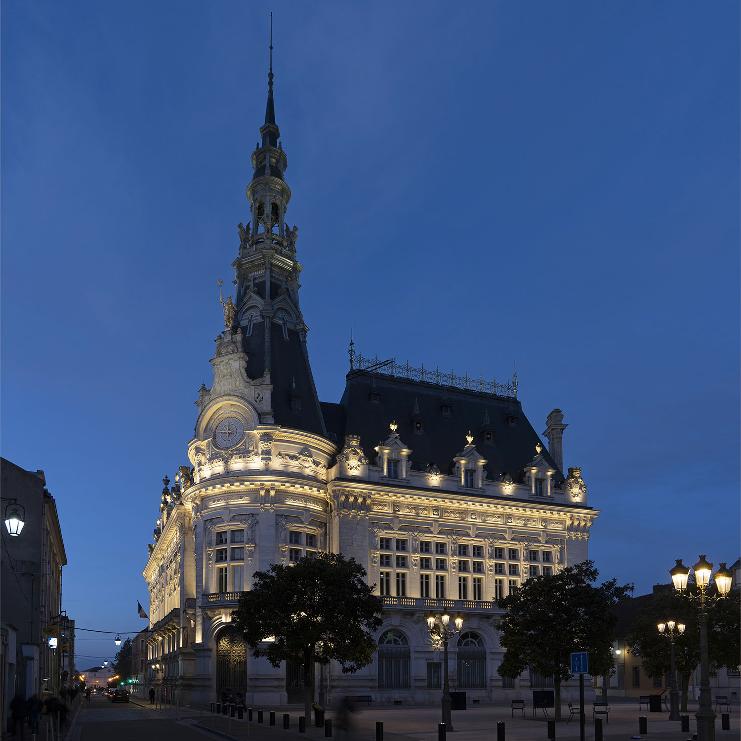 Hotel de Ville-Sens-01 copie